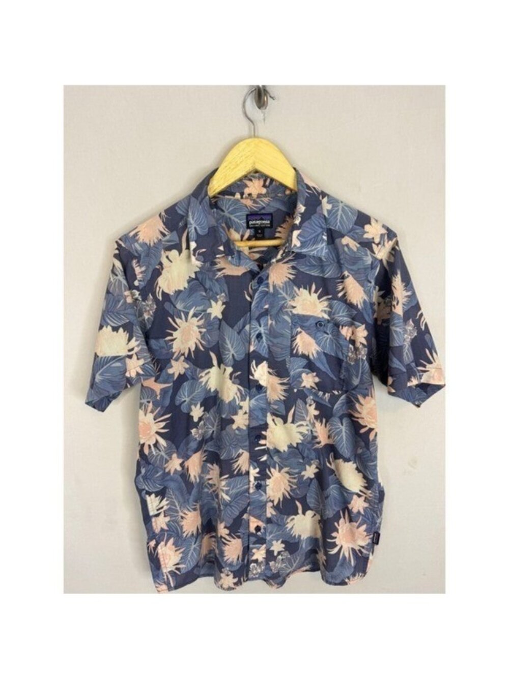 Patagonia Mens Organic Cotton Short Sleeve Button Down Floral Shirt Blue Peach M